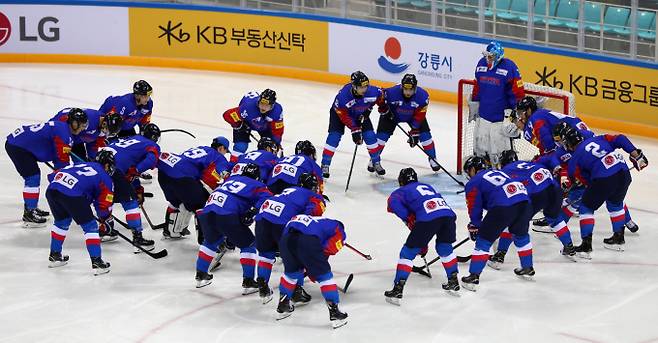 한국 남자 아이스하키 대표팀이 루마니아를 꺾고 세계선수권 첫 승을 올렸다. /사진= 뉴스1