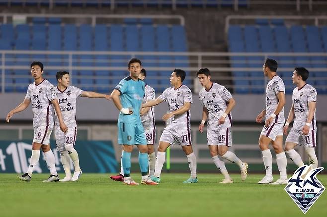 [서울=뉴시스]K리그2 김천, 안산에 3-2 승리. (사진=프로축구연맹 제공)