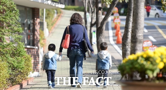 유연하고 가족 친화적인 근로 환경을 조성하기 위해 노력하고 있는 국내 주요 대기업들이 5월 5일 어린이날을 맞아 임직원에게 선물을 전달하고, 가족이 함께 참여할 수 있는 행사도 준비하고 있다. /뉴시스