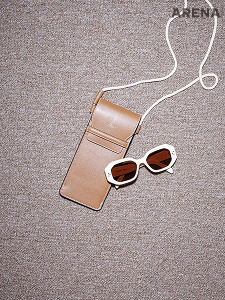 선글라스 케이스·조형적인 육각 프레임 선글라스 모두 가격미정 셀린느 by 에디 슬리먼 제품.