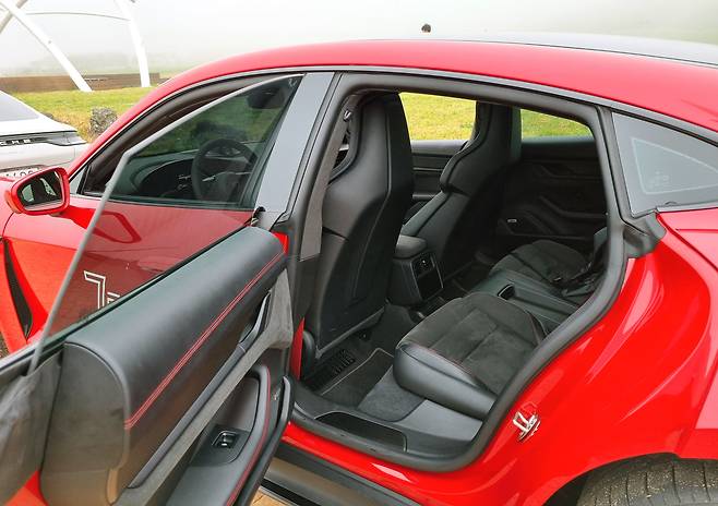 포르셰 타이칸 GTS. /고성민 기자