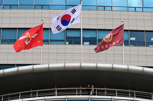 신임 국방홍보원장에 과거 후배 기자를 폭행한 전력이 있는 전 KBS 기자 A씨가 내정돼 논란이 일고 있다. [사진=뉴시스]