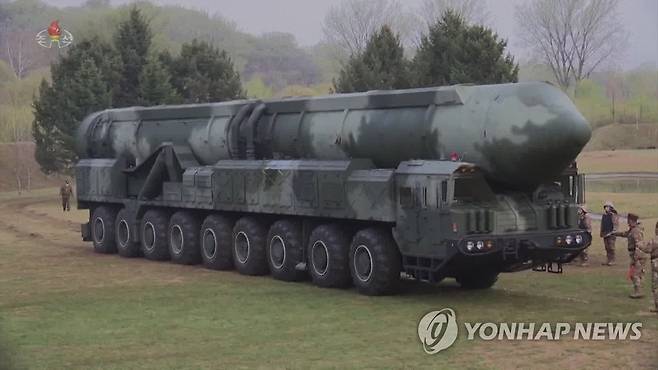 북한 ICBM 화성-18형 [조선중앙TV 화면] 2023.4.14 
    [국내에서만 사용가능. 재배포 금지. For Use Only in the Republic of Korea. No Redistribution] nkphoto@yna.co.kr