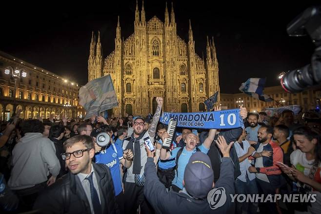 나폴리 팬들 [LaPresse via AP=연합뉴스]