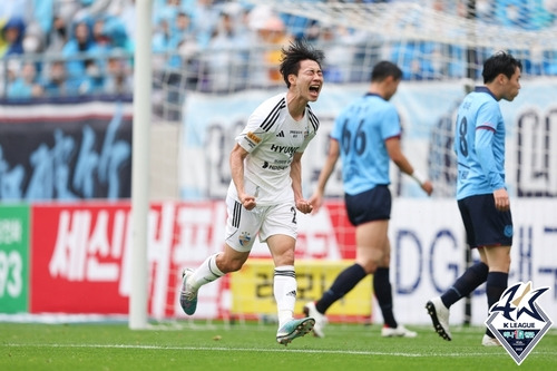 기뻐하는 황재환 [한국프로축구연맹 제공. 재판매 및 DB금지]