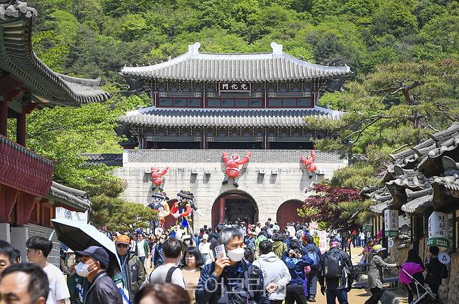 문경찻사발축제'가 개막 7일째를 맞아 관람객 15만 명을 돌파하며 올해도 흥행을 예고했다. 사진:문경시