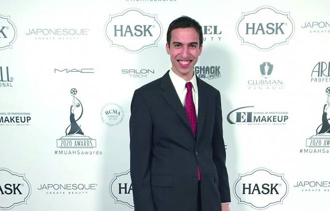 오스카 시상식 레드카펫이 아니라 메이크업 및 헤어 스타일리스트 시상식 레드카펫에서 찍은 사진이다. 오스카 시상식은 매년 집에서 TV로 시청한다고 한다.벤 자우즈머 제공