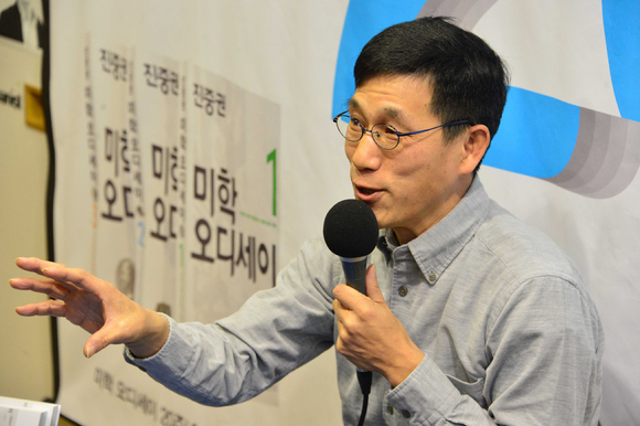 진중권 전 동양대 교수는 김남국 의원 60억 코인보유에 대해 "민주당이 표방하는 가치가 뭡니까? 그게 아니기에 문제가 되는 것, 그래서 위선이라고 하는 것"이라고 반박했다. [사진=뉴시스]