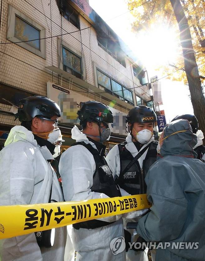 국일고시원 화재 원인을 조사 중인 국과수 (연합뉴스)