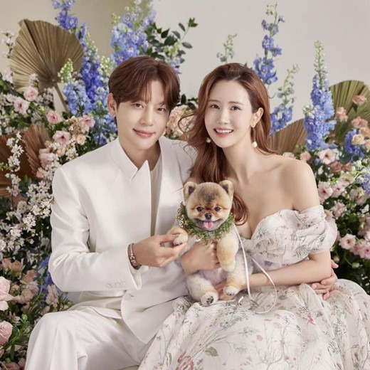 Singer Bada (real name Choi Sung-hee and 43) from the group S.E.S. celebrated the marriage of singer Seven (real name Choi Dong-wook and 39) and actor Lee Da-hae (real name Byun Da-hye and 39).On the 6th, the sea said, Congratulations on the marriage of Dong-wook and Da-hae. Dong-wook has been married for 15 years for 23 years.I watched them grow up knowing and learning because they loved each other for eight years when they met. He added, Tudak Todak, Alkhondong Street, and today we are doing a beautiful wedding ceremony. Please congratulate them on their departure and bless them.Bada shared a photo showing off Seven, Lee Da-hae and steamy vibes in a friendly pose and a beaming smile.Seven and Lee Da-hae, who started dating in 2015, acknowledged the fact that they had a hot love in September 2016. Wedding ceremony was held at 6 pm at the Shilla Hotel in Jangchung-dong, Jung-gu, Seoul.The sea called the Wedding Ceremony a celebration.