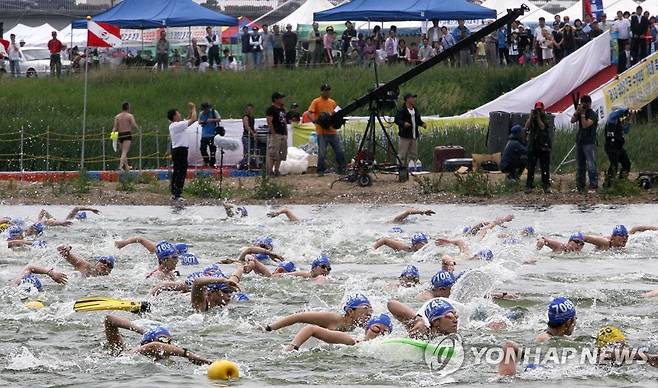 2007년 태화강에서 열린 수영대회 [연합뉴스 자료사진]