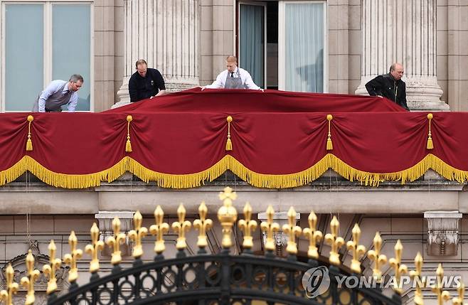 버킹엄궁 발코니 장식 [AFP 연합뉴스 자료사진. 재판매 및 DB 금지]