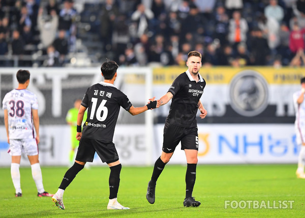 김진래(왼쪽), 패트릭(오른쪽, 성남FC). 서형권 기자