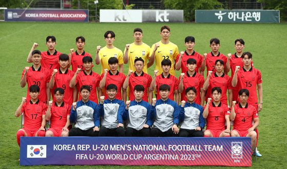 20세 이하 FIFA월드컵 참가를 위해 출국하기 전 프로필 촬영에 나선 20세 이하 축구대표팀. 뉴스1