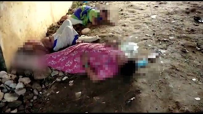 2020년 5월 7일 LG화학 인도 공장에서 가스누출 사고 이후 길거리에 쓰러진 주민들 (AP)