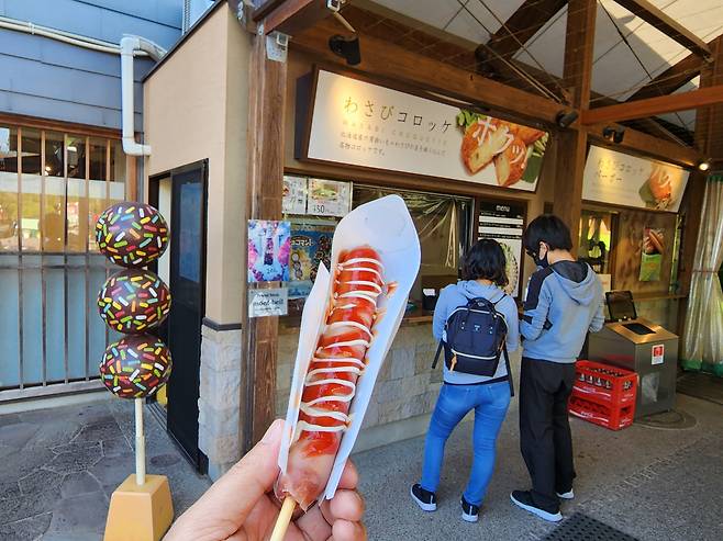 와사비 쏘시지는 매콤하다.