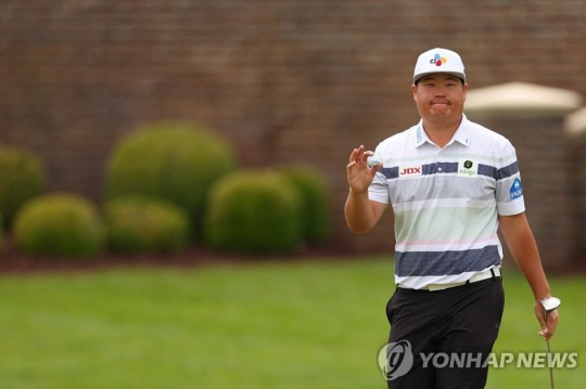 최종 라운드 7번 홀 그린에서 인사하는 임성재[게티이미지/AFP=연합뉴스]