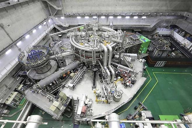 KSTAR 모습 [사진 제공 = 한국핵융합연구원]