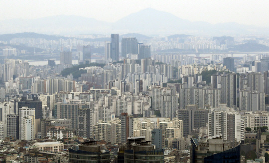 남산에서 바라본 서울 시내 아파트 단지 모습. 뉴시스