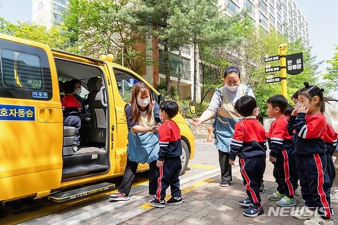 [서울=뉴시스]SK가스는 도로교통공단, 한국교통안전공단과 함께 멈춤 캠페인을 진행한다. SK가스는 2021년부터 3년째 '운전자 멈춤, 어린이 멈춤, 미세먼지 멈춤'이라는 3가지 주제로 멈춤 캠페인을 진행하고 있다.(사진=SK가스 제공)