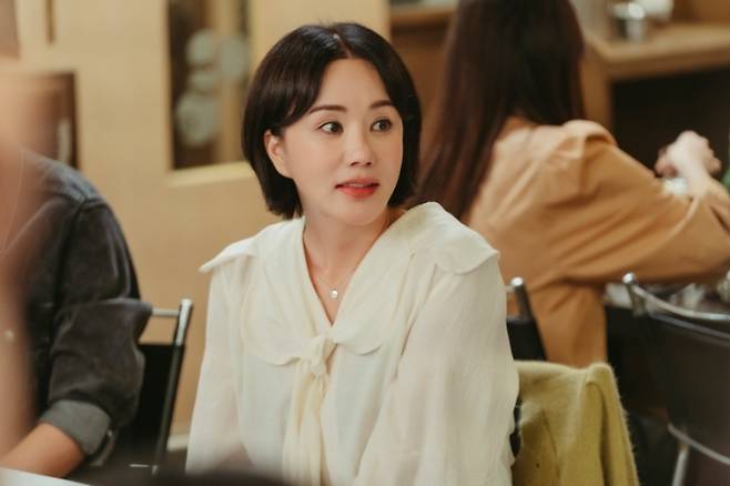 JTBC 주말극 ‘닥터 차정숙’에서 차정숙 역을 맡은 배우 엄정화의 연기장면. 사진 JTBC