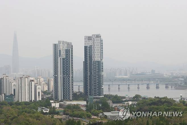 서울 응봉산에서 바라본 성동구와 송파구 일대 아파트단지 [연합뉴스 자료사진]