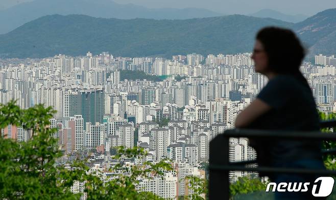 서울 남산에서 보이는 도심 아파트 단지. (자료사진) 2023.5.3/뉴스1 ⓒ News1 안은나 기자