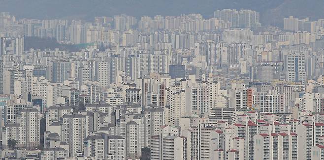 지난 3월 22일 서울 중구 남산에서 바라본 아파트 모습. /뉴스1