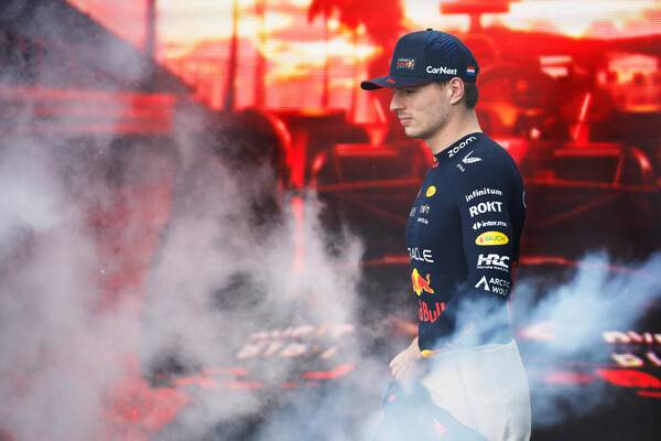 레드불 팀의 맥스 베르스타펜이 등장하는 모습
