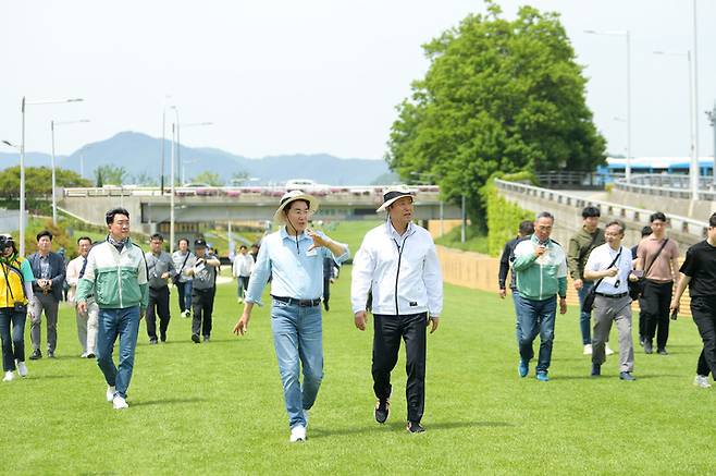 노관규 순천시장과 순천정원박람회장 둘러보는 오세훈 시장. 조직위 제공 *재판매 및 DB 금지