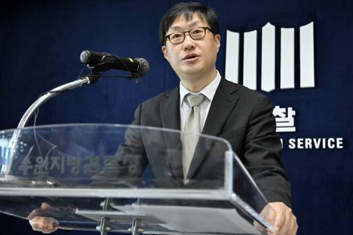 10일 오전 수원지방검찰청에서 박광현 수원지검 인권보호관이 '노동단체 침투 지하조직' 국가보안법 위반 사건 중간 수사 결과 브리핑을 하고 있다. 홍기웅기자