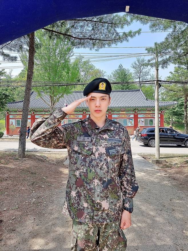 Monstar X member Minhyuks recent status has been revealed.On May 10, Monstar X official SNS posted several photos of Minhyuk.It is the photographs of Minhyuk who attended the graduation ceremony of the 5th Division Key Unit recruit training camp.Complete the completion ceremony with a healthy appearance! I will stay healthy until the day I meet again with Monbebebe.In the photo, Minhyuk is dressed in military uniform and beret.The blade pose of saluting the camera is a dignified soldier itself. The mature atmosphere and still visuals stand out.Minhyuk entered the training camp on April 4 and received basic military training. In Monstar X, it is the second enlistment after Shownu.The fans responded I am so handsome, I am so good at military uniforms and I am waiting for you to be healthy.On the other hand, Minhyuk made his debut with Monstar X in 2015 and was loved by DRAMARAMA, GAMBLER, and Love Killa.