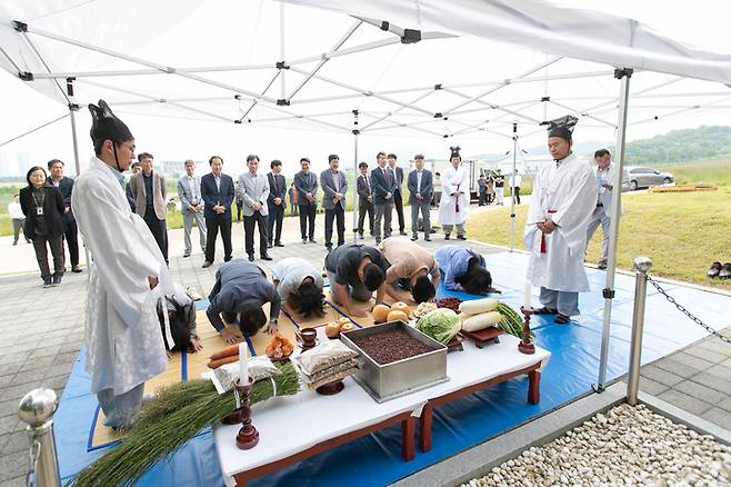 [세종=뉴시스] 농촌진흥청 국립축산과학원은 10일 개원 71주년을 맞아 축혼제를 지냈다. (사진=농진청 제공) *재판매 및 DB 금지