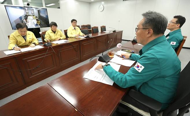 [사을=뉴시스] 박민수 보건복지부 제2차관이 10일 오후 정부세종청사에서 제5차 긴급상황점검회의를 진행하고 있다. (사진=보건복지부 제공) 2023.05.10. photo@newsis.com *재판매 및 DB 금지