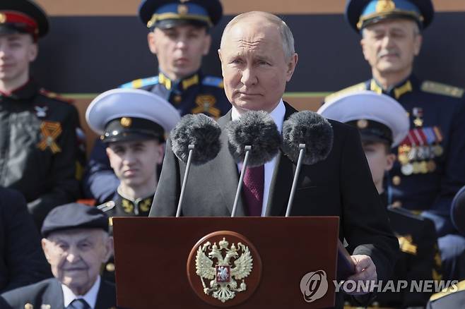 러시아 전승절 열병식에서 연설 중인 푸틴 대통령 [AP 연합뉴스]