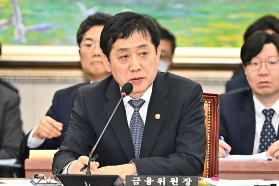 김주현 금융위원장이 11일 국회에서 열린 정무위원회 전체회의에서 의원 질의에 답변하고 있다. 김현동 기자