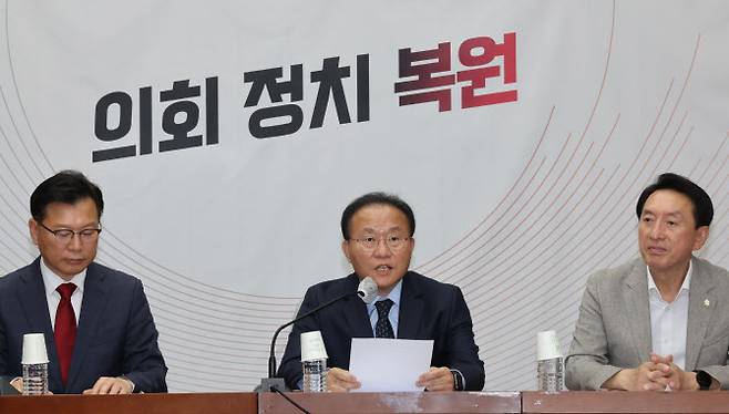 윤재옥 국민의힘 원내대표가 12일 오전 서울 여의도 국회에서 열린 원내대책회의에서 발언하고 있다. (사진=연합뉴스)