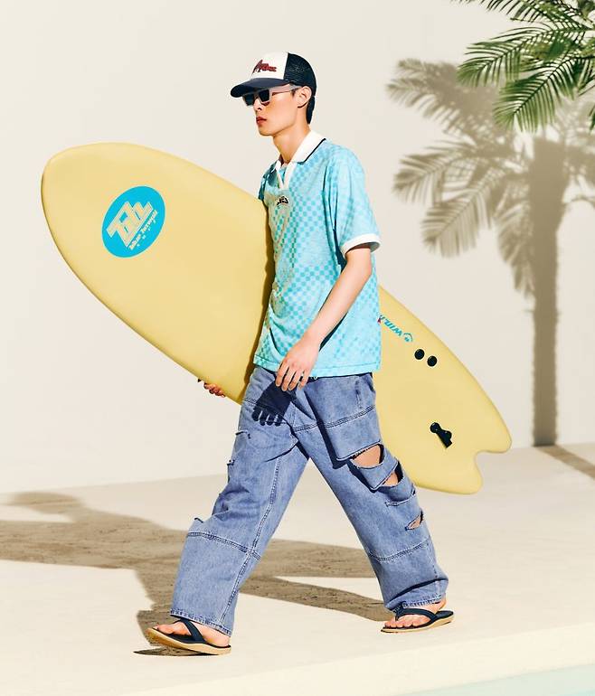 예스아이씨 'Y.E.S 풋볼 저지'