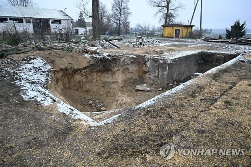 작년 11월 15일 폴란드 프셰보두프 마을의 미사일 낙탄 현장 / 사진=EPA 연합뉴스