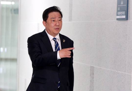 ‘김남국 코인’ 진상조사단장인 김병기 더불어민주당 의원이 11일 오전 서울 여의도 국회에서 열린 더불어민주당의 ‘김남국 코인’ 진상조사단 회의에 참석하고 있다. 뉴시스