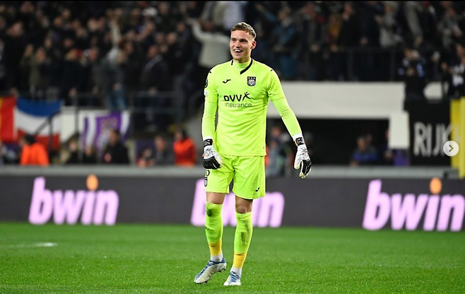 ▲ 네덜란드 대표팀 차기 주전 수문장으로 평가받는 바르트 페르브뤼헌이 맨체스터 유나이티드 1순위 타깃에 이름을 올렸다. ⓒ 페르브뤼헌 SNS