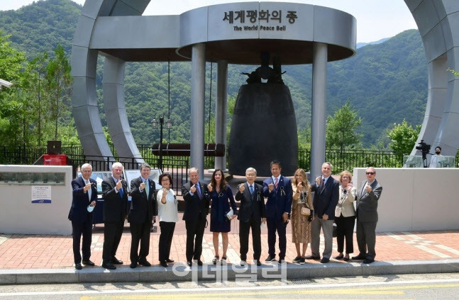 과거 한국을 찾은 전직연방의원협회(FMC) 방한단. 사진=김창준한미연구원/연합