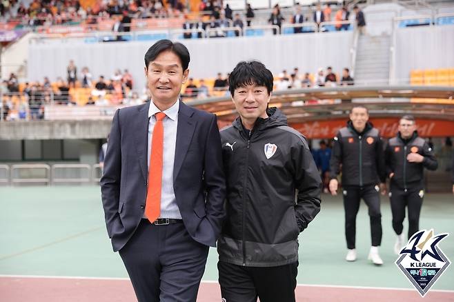 강원 최용수 감독과 수원 김병수 감독 [한국프로축구연맹 제공. 재판매 및 DB금지]