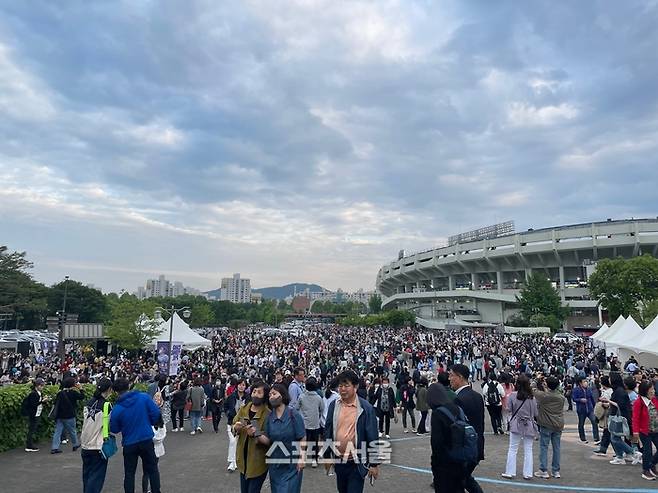 가수 조용필이 13일 오후 7시 30분 서울 잠실종합운동장 올림픽주경기장에서 단독 공연 ‘2023 조용필&위대한탄생 콘서트’를 열었다. 정하은기자 jayee212@sportsseoul.com