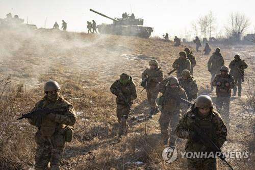 [AP 연합뉴스 자료사진. 재판매 및 DB 금지] 러시아와의 전선에 투입된 우크라이나군