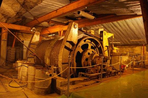 채굴한 활석·백옥을 깊은 갱도를 통해 운반할 때 사용됐던 150hp(마력), 300hp, 500hp 권양기가 그대로 전시됐다.