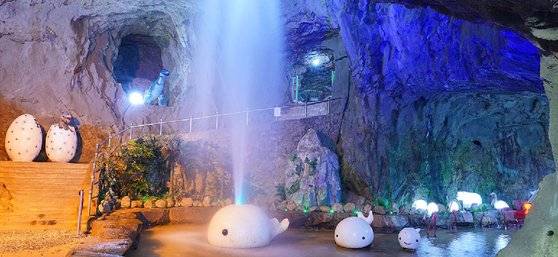 5대 보석으로 꼽히는 자수정을 채굴하던 광산이 다양한 즐길 거리와 체험이 가득한 관광동굴로 변신해 사랑받고 있다.