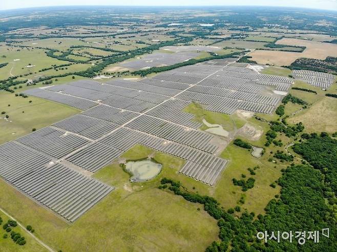 한화큐셀이 2021년 건설한 미국 텍사스주 168MW 태양광 발전소. 사진제공=한화큐셀