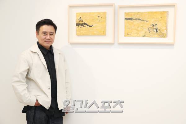 배우 이광기가 9일 오전 서울 용산구 갤러리 끼 SEOUL에서 진행된 일간스포츠와의 인터뷰에 앞서 포즈를 취하고 있다. 서병수 기자 qudtn@edaily.co.kr /2023.05.09/