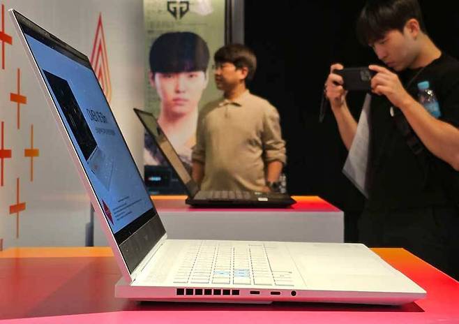 게이밍 노트북으로선 얇은 19.9mm의 두께를 갖췄다